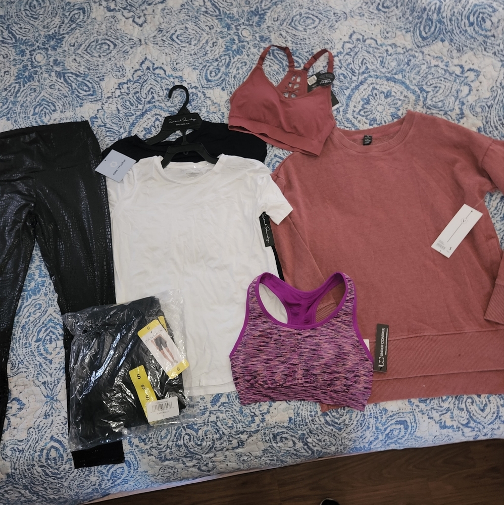 New Women's workout clothes sweater leggings biker shorts sports bras small